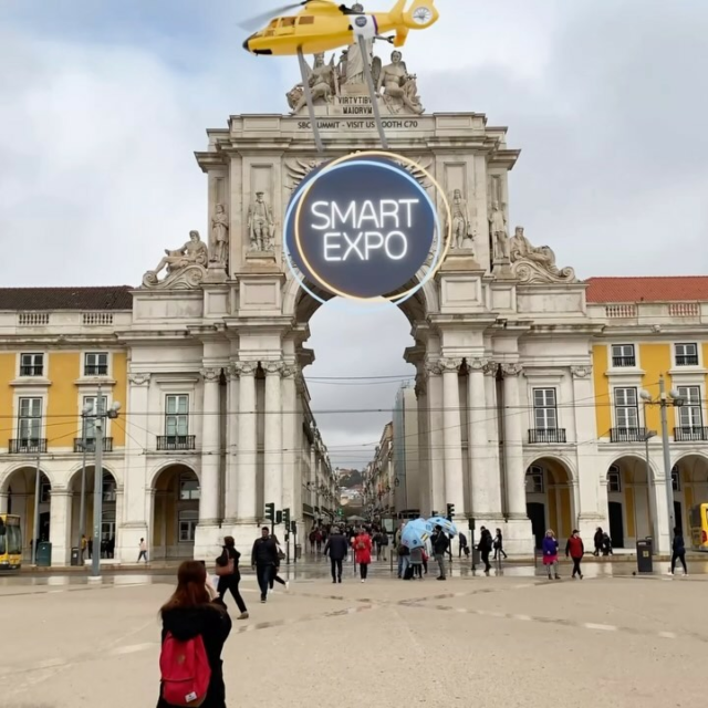 Creative FOOH created for @smartexpoeurope for @sbc_events in Lisboa !!! 
#smartexpo #fooh #lisboa #creativeagency #fakeoutofhome #interactivestudio #snackcontent